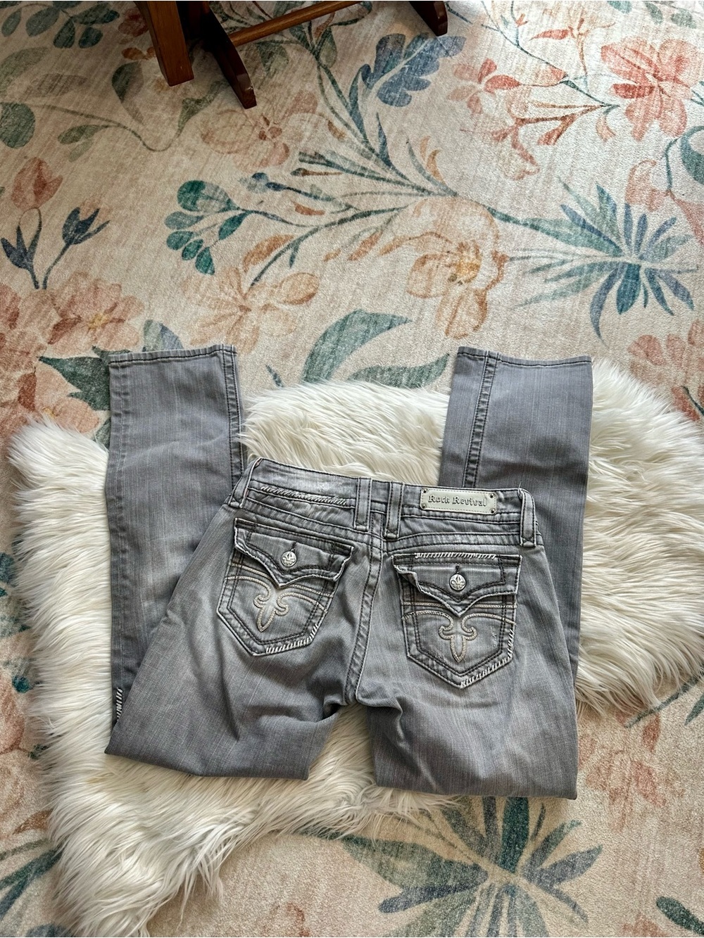 ROCK REVIVAL Celine Straight
Leg Jean In Gray